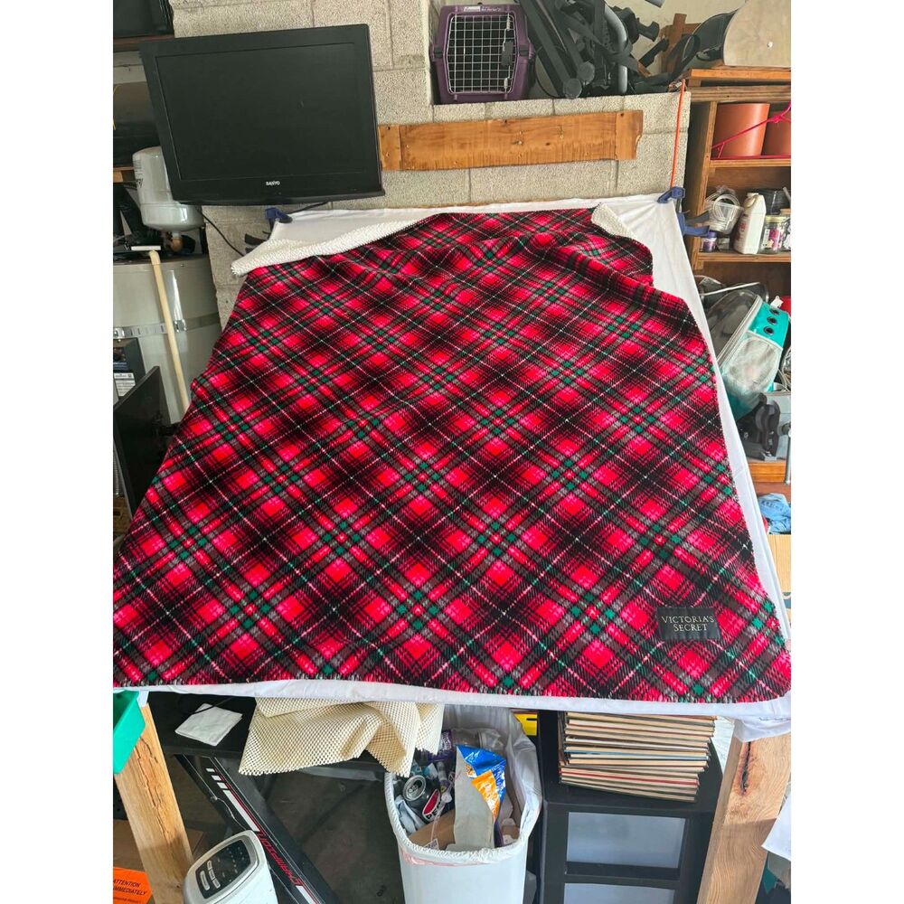 Victoria's secret Sherpa lined throw blanket red